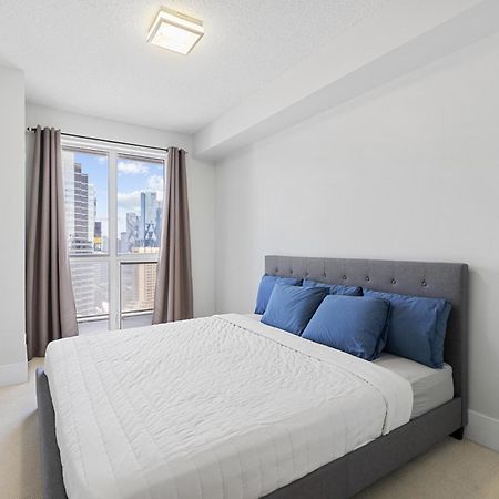 2Bedroom Cn Tower And Water Views - Free Parking - Rooftop Pool Торонто Екстер'єр фото