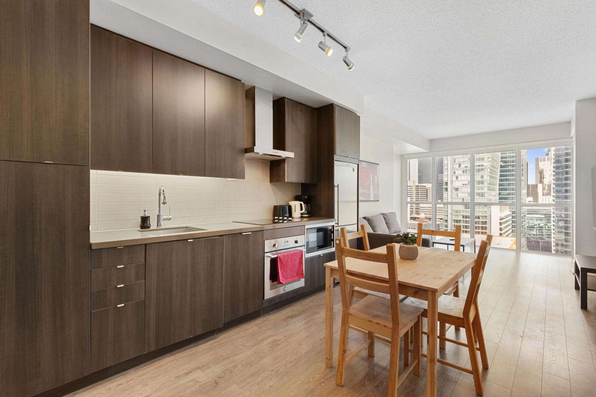 2Bedroom Cn Tower And Water Views - Free Parking - Rooftop Pool Торонто Екстер'єр фото