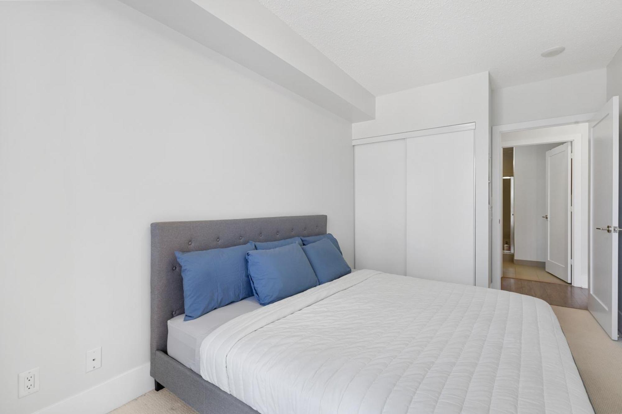 2Bedroom Cn Tower And Water Views - Free Parking - Rooftop Pool Торонто Екстер'єр фото