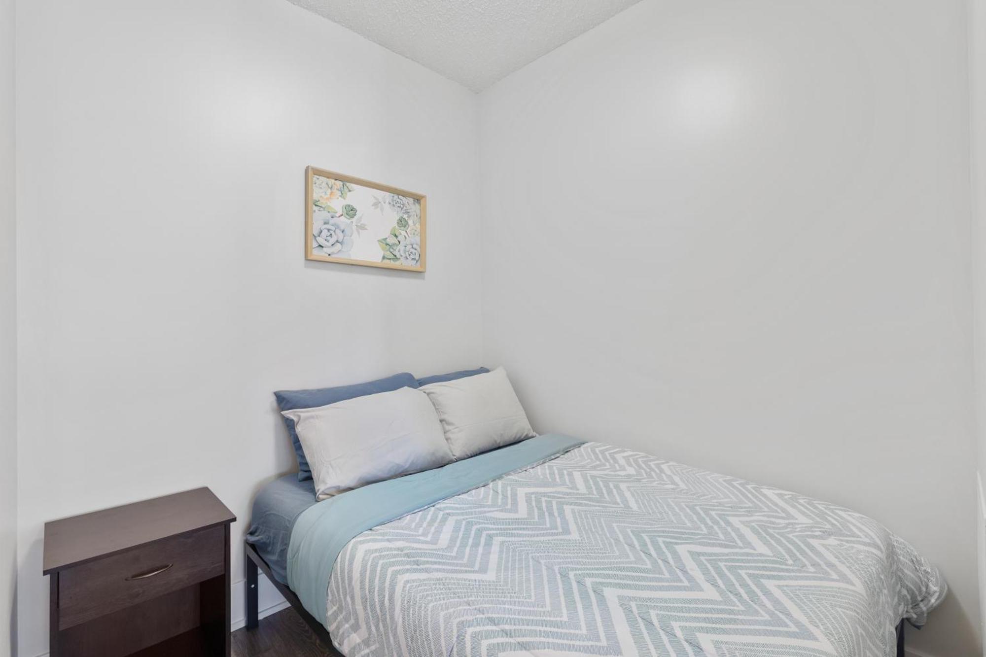 2Bedroom Cn Tower And Water Views - Free Parking - Rooftop Pool Торонто Екстер'єр фото