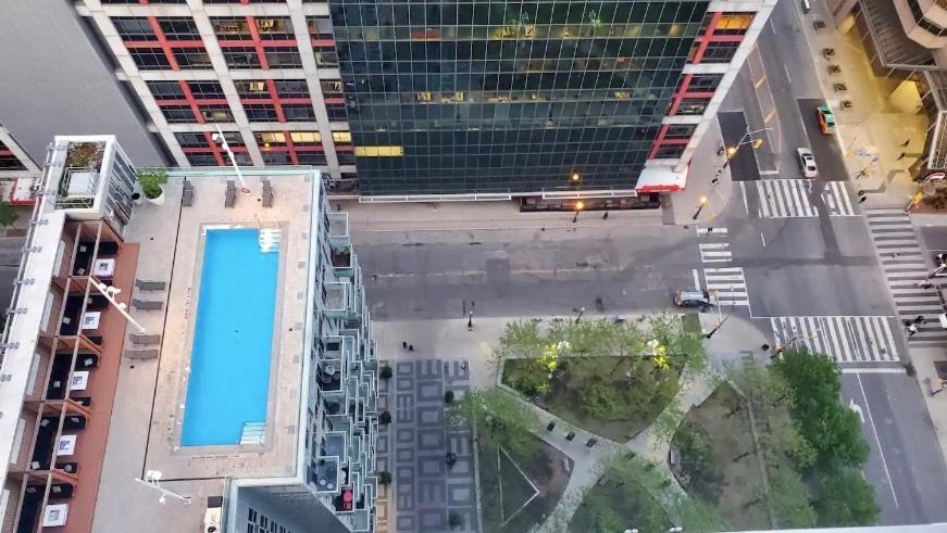 2Bedroom Cn Tower And Water Views - Free Parking - Rooftop Pool Торонто Екстер'єр фото